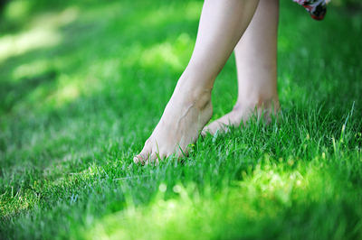 healthy-feet-grass-opt